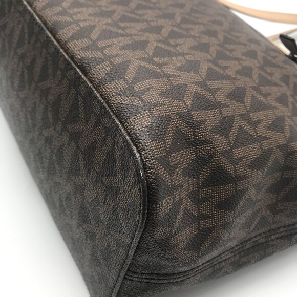 Michael Kors Jet Set Signature Coated Canvas Tote - Picture 9 of 11